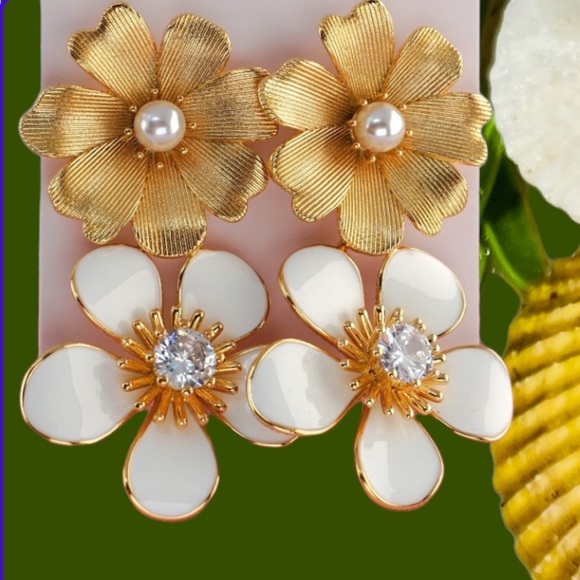 COPY - Kate Spade Flower Drop Pierced Dangle Drop Earrings Gold White - Picture 2 of 3